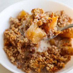 Healthy Breakfast Apple Crumble