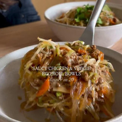 Saucy Chicken &amp; Veggie Egg Roll Noodle Bowls