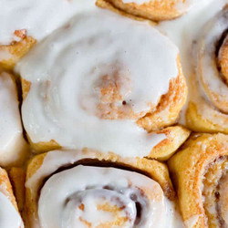 Cinnamon Rolls With Heavy Cream (Cinnabon)