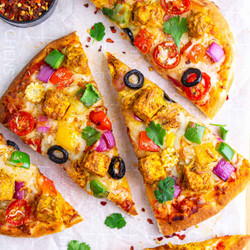 Tandoori Paneer Naan Pizza