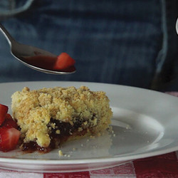 Strawberry Crumble Cake