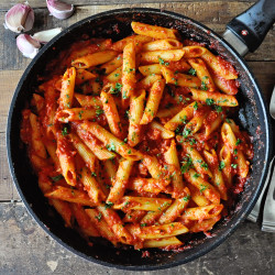 Spanish Pasta With Roasted Red Pepper Sauce