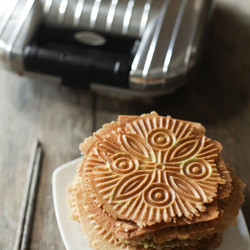 Bánh Kẹp Recipe - Pandan Pizzelles / Waffles