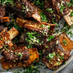 Garlic Braised Short Ribs With Red Wine