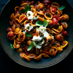 Spicy And Saucy Cherry Tomato Pasta