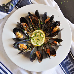 Mussels In White Wine &amp; Garlic Sauce