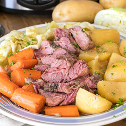 SLOW COOKER CORNED BEEF AND CABBAGE