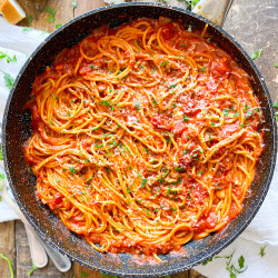 One-Pan Spaghetti With A Smoky Tomato Sauce