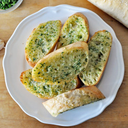 Restaurant-Style GARLIC BREAD In Under 10 MINUTES