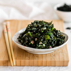 Easy Seaweed Salad (wakame)