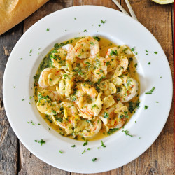 Spanish Garlic Shrimp With Saffron And White Wine