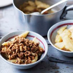 Mary Berry's Apple Crumble With Walnuts