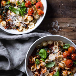 Orecchiette Met Palmkool, Zongedroogde Tomaten En Olijven