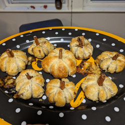 Pumpkin Baked Brie, Bacon and Onion Bites