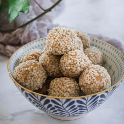 Quick 5 Ingredient Peanut Butter Sesame Balls