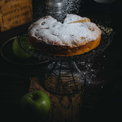 Milopita - Greek Apple Cake