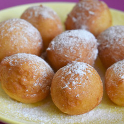 Hungarian Cottage Cheese Donuts - Túrófánk