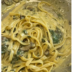 Roasted Garlic Pasta With Sautéed Mushrooms &amp; Spinach | Trazia Rae