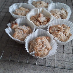 Easy Applesauce Muffins