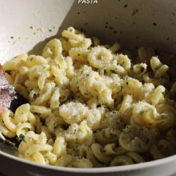 (To try) (Lunch) Garlic Bread Pasta