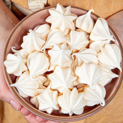 How To Make Bakery-worthy Meringue Cookies