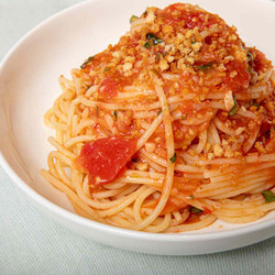 Sicilian-style Spaghetti Alla Carrettiera (fresh Tomato And Garlic Sauce)