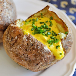 Crispy Baked Potatoes With Saffron Aioli