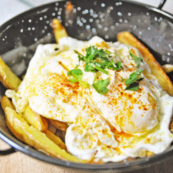 Spanish Broken Eggs - Huevos Rotos Con Patatas