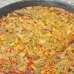 Paella De Verduras (translated to English and reduced to 4 servings by kaitmurph)