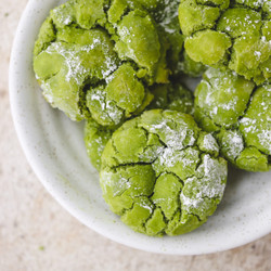 Easy Vegan Matcha Crinkle Cookies