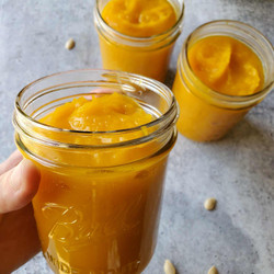 How To Make Homemade Pumpkin Puree (and Freeze It)