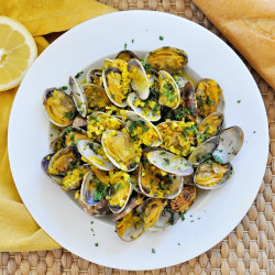 How To Make Spanish Style Steamed Clams