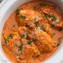 Slow Cooker Creamy Tomato Basil Chicken