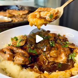 Skillet Chicken Thighs With Mushroom Gravy