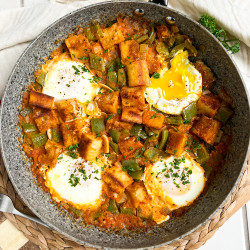 Spanish Egg &amp; Bread Skillet | Saltavallao