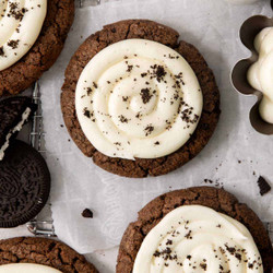 Gluten-free Oreo Crumbl Cookies