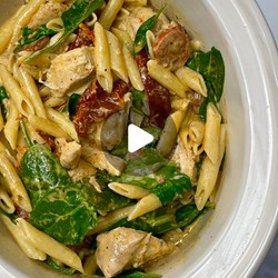 Slowcooker Creamy Chicken, Chorizo &amp; Sundried Tomato Pasta