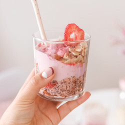 Healthy Strawberry Shortcake Overnight Oats Recipe