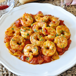 Garlic Shrimp With Saffron, Tomatoes &amp; White Wine