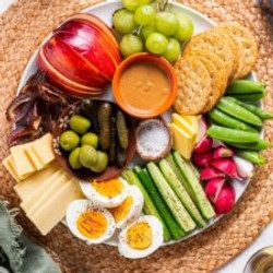 A Dietitian's Guide To The Ultimate Snack Plate