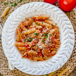 Spanish Tomato &amp; Sausage Pasta | Macarrones A La Madrileña Recipe