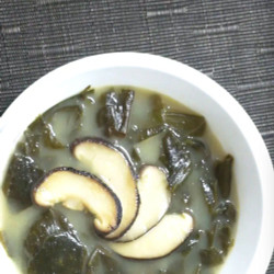 Perilla Seeds &amp; Mushroom Seaweed Soup