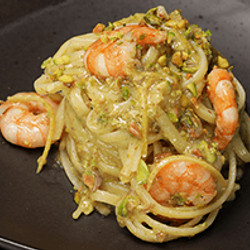 Lemon Linguine With Shrimps And Pistachios