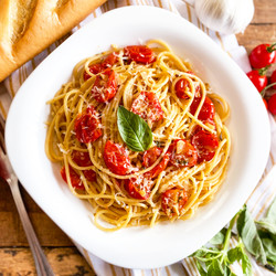 20 Minute Cherry Tomato &amp; Garlic Pasta