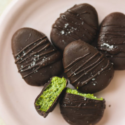 Chocolate Peanut Butter Vegan Easter Eggs (with Matcha!)