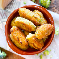 Spanish Broccoli &amp; Cheese Croquettes | Croquetas De Brócoli Y Queso