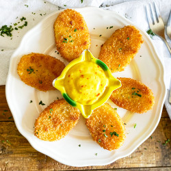 Crispy Breaded Potatoes With Spanish Aioli