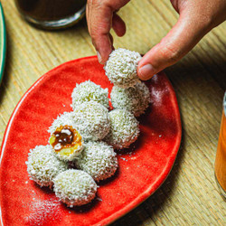 Onde-onde (malaysian Sweet Palm-sugar Dumplings)