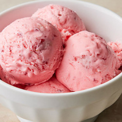 Easy Strawberry Ice Cream