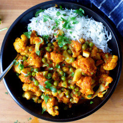 Cauliflower And Tomato Masala With Peas